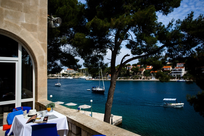 Imagen del bar/restaurante del Hotel Milna Osam - Adults Only. Foto 2