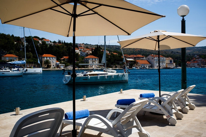 Imagen de los exteriores del Hotel Milna Osam - Adults Only. Foto 12