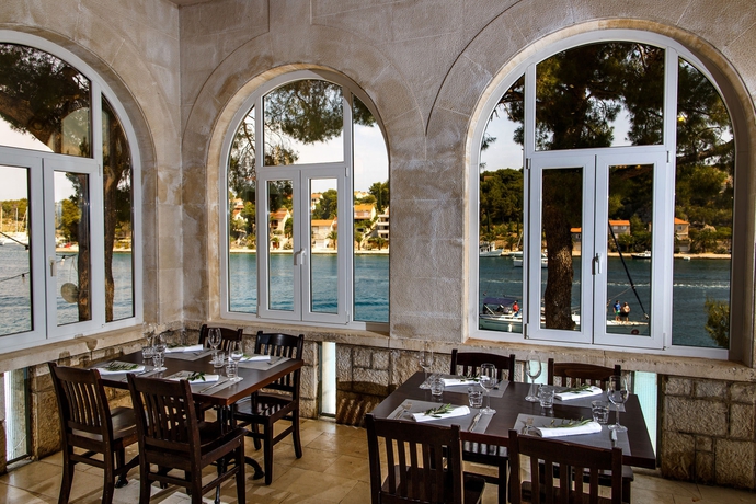 Imagen del bar/restaurante del Hotel Milna Osam - Adults Only. Foto 4