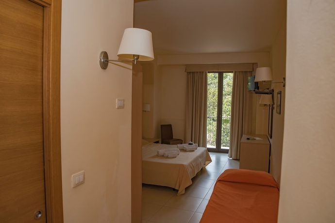 Imagen de la habitación del Hotel Milomax. Foto 5