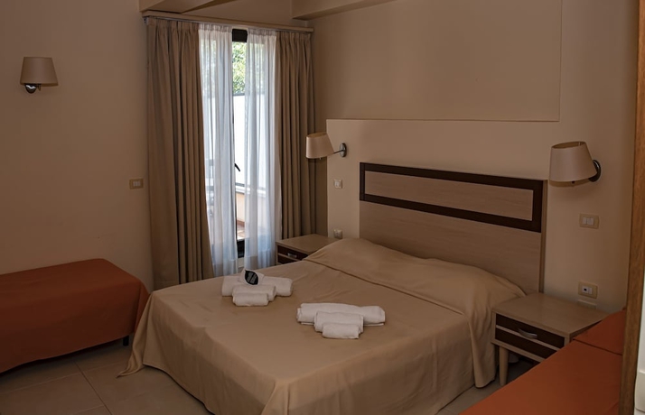 Imagen de la habitación del Hotel Milomax. Foto 9