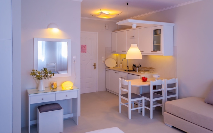 Imagen de la habitación del Hotel Milos Bay Suites. Foto 2