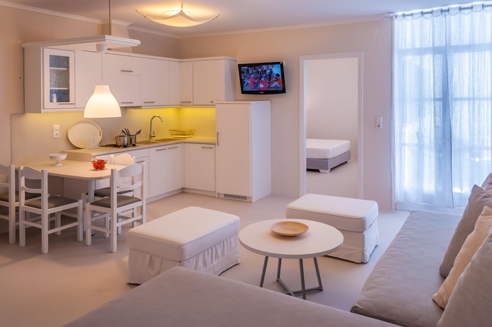 Imagen de la habitación del Hotel Milos Bay Suites. Foto 4