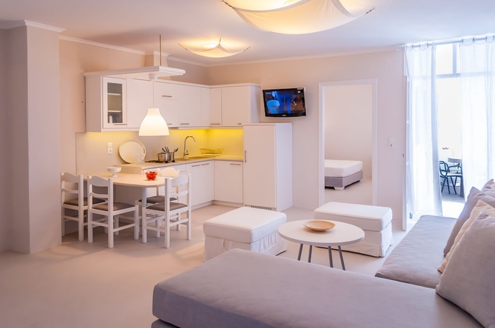 Imagen de la habitación del Hotel Milos Bay Suites. Foto 5
