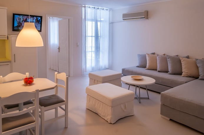 Imagen de la habitación del Hotel Milos Bay Suites. Foto 8