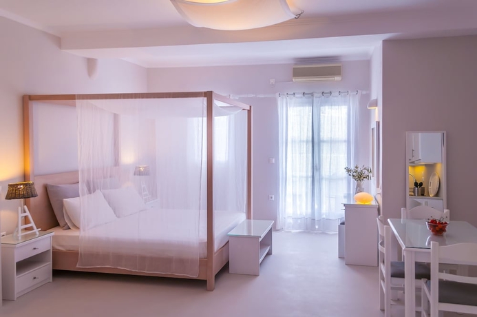 Imagen de la habitación del Hotel Milos Bay Suites. Foto 12