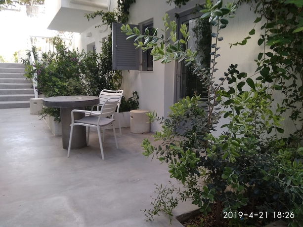 Imagen de la habitación del Hotel Milos Bay Suites. Foto 13