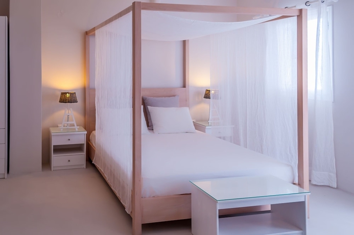 Imagen de la habitación del Hotel Milos Bay Suites. Foto 16