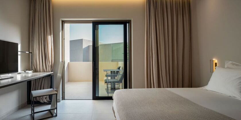 Imagen de la habitación del Hotel Milos Cove. Foto 19