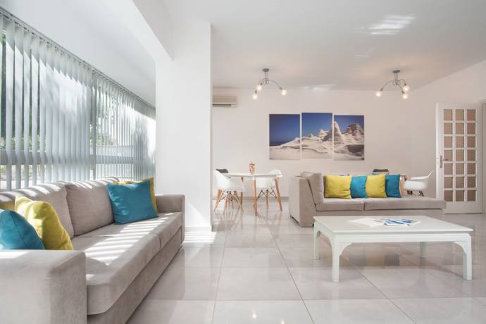 Imagen de los interiores del Hotel Milos. Foto 16