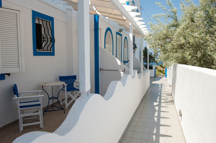 Imagen de los exteriores del Hotel Milos Villas. Foto 7