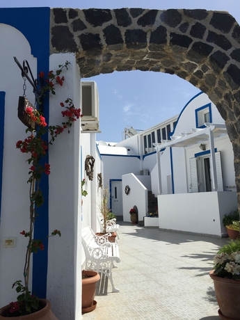 Imagen de los exteriores del Hotel Milos Villas. Foto 8