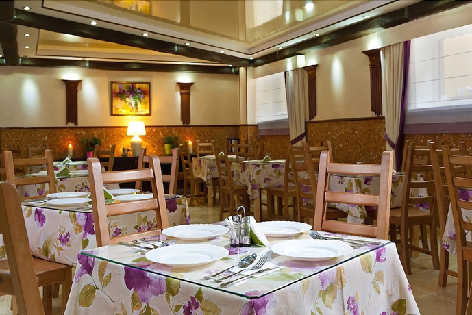 Imagen del bar/restaurante del Hotel Milotel M+. Foto 3