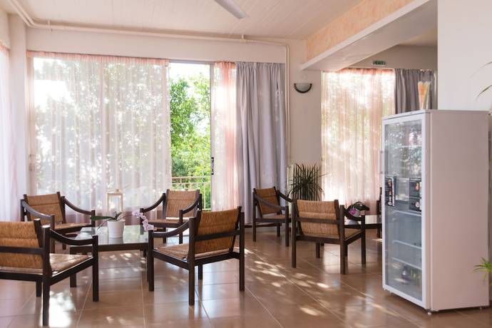 Imagen de los interiores del Hotel Milton, East Mani. Foto 18