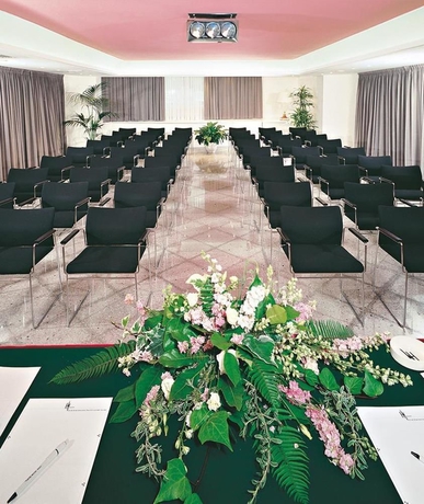 Imagen de los interiores del Hotel Milton, Rimini. Foto 10