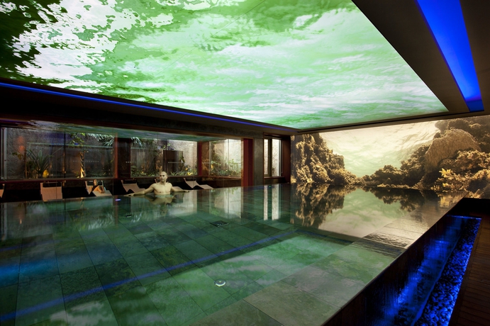 Imagen de la piscina del Hotel Mim Sitges. Foto 16