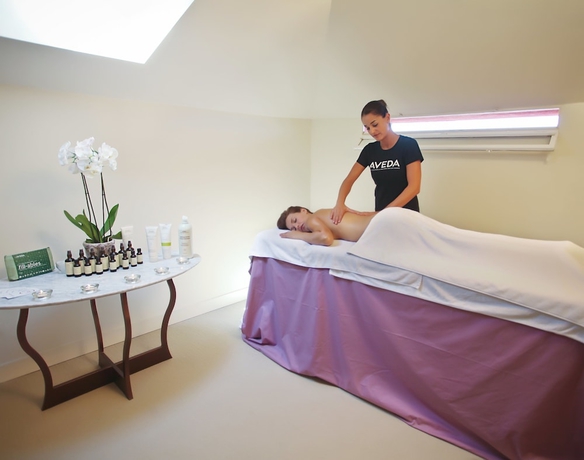 Imagen de la piscina del Hotel Mim Sotogrande. Foto 19