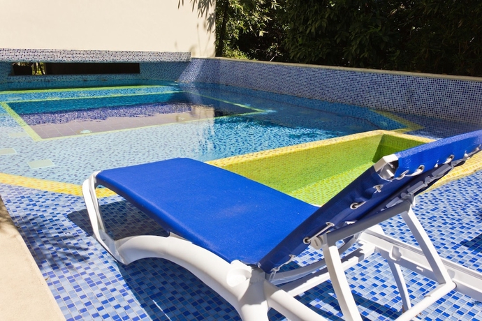 Imagen de la piscina del Hotel Mimosa Flat by Realty Group. Foto 17