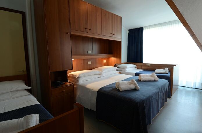 Imagen de la habitación del Hotel Mimosa, Lignano Sabbiadoro. Foto 14