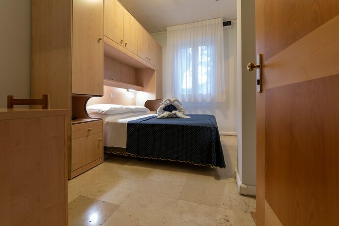 Imagen de la habitación del Hotel Mimosa, Lignano Sabbiadoro. Foto 15