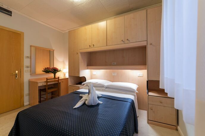 Imagen de la habitación del Hotel Mimosa, Lignano Sabbiadoro. Foto 16