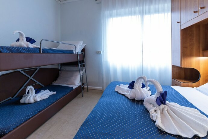 Imagen de la habitación del Hotel Mimosa, Lignano Sabbiadoro. Foto 18