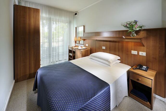 Imagen de la habitación del Hotel Mimosa, Lignano Sabbiadoro. Foto 20