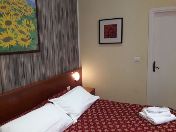 Imagen de la habitación del Hotel Mimosa, Plaza Navona. Foto 17