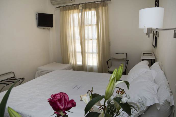 Imagen de la habitación del Hotel Mimoza. Foto 19