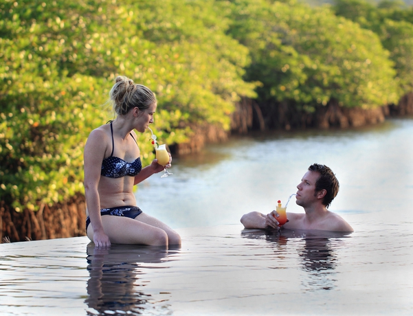 Imagen de la piscina del Hotel Mimpi Resort Menjangan. Foto 14