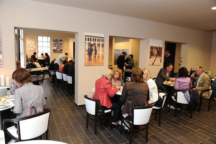 Imagen del bar/restaurante del Hotel Minaret. Foto 4