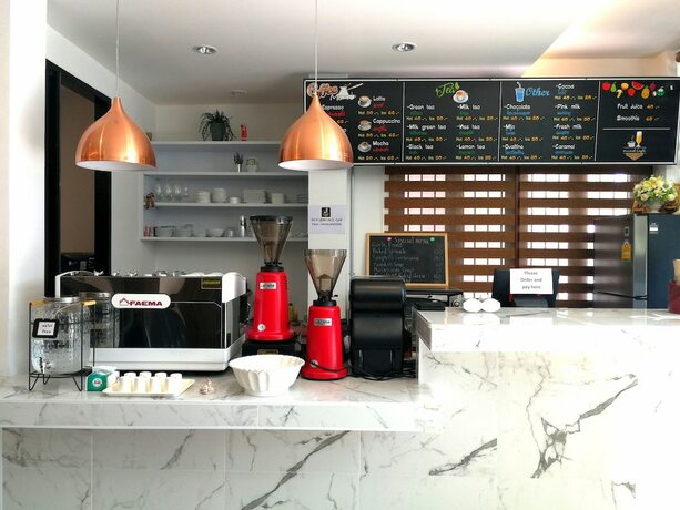 Imagen del bar/restaurante del Hotel M.i.n.d. Villa. Foto 19