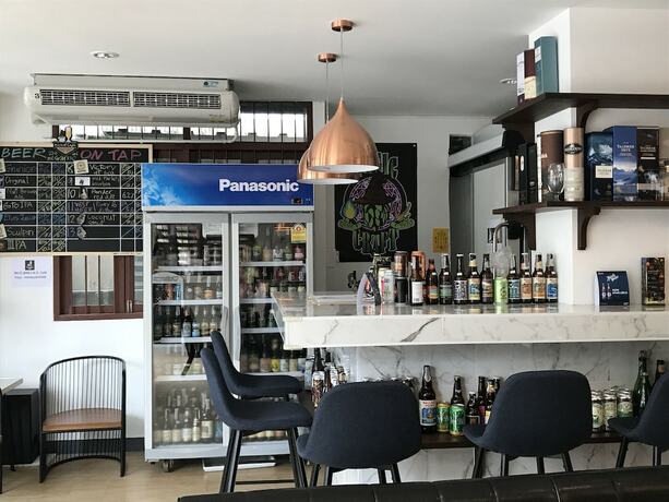 Imagen del bar/restaurante del Hotel M.i.n.d. Villa. Foto 20