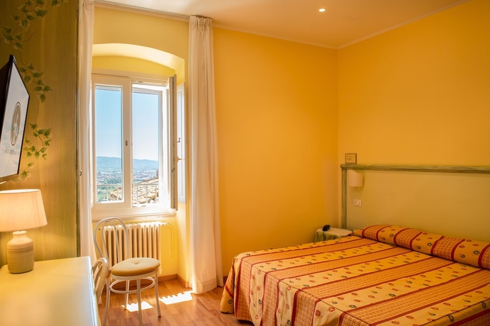 Imagen de la habitación del Hotel Minerva Assisi. Foto 2
