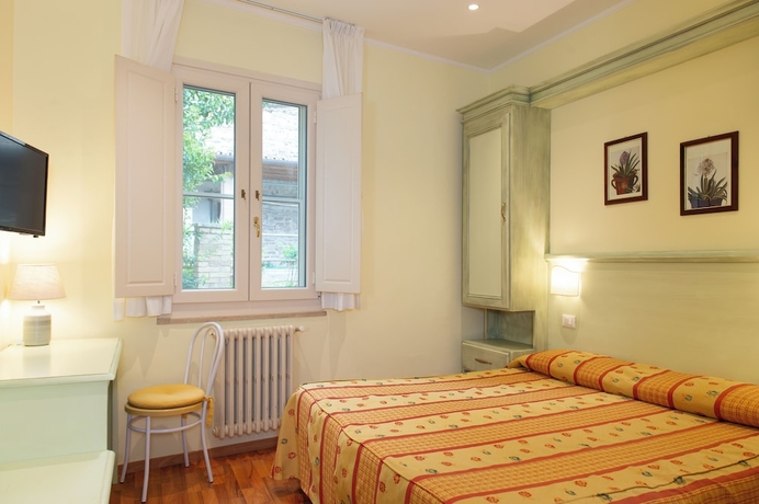 Imagen de la habitación del Hotel Minerva Assisi. Foto 4