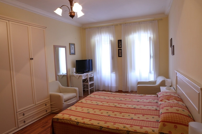 Imagen de la habitación del Hotel Minerva Assisi. Foto 10