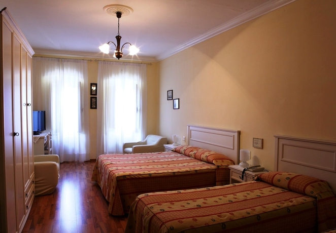 Imagen de la habitación del Hotel Minerva Assisi. Foto 12