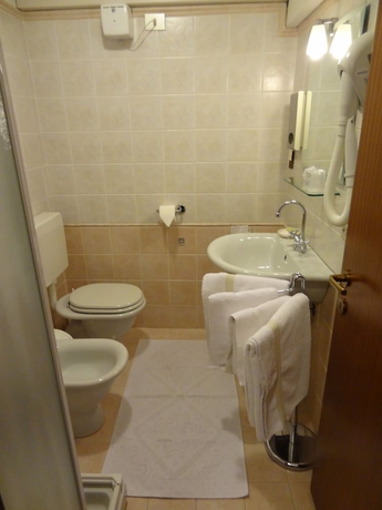 Imagen de la habitación del Hotel Minerva E Nettuno. Foto 6