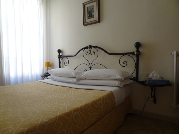 Imagen de la habitación del Hotel Minerva E Nettuno. Foto 9