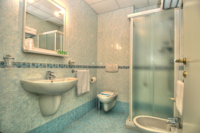 Imagen de la habitación del Hotel Minerva, Lignano Sabbiadoro. Foto 15