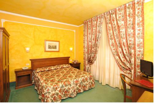 Imagen de la habitación del Hotel Minerva Palace. Foto 2