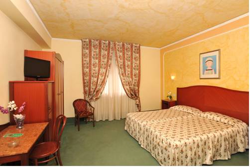 Imagen de la habitación del Hotel Minerva Palace. Foto 5