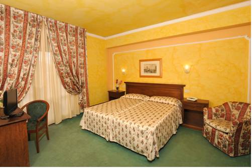 Imagen de la habitación del Hotel Minerva Palace. Foto 7