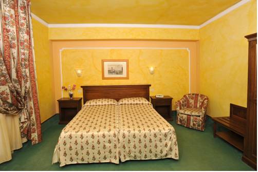 Imagen de la habitación del Hotel Minerva Palace. Foto 15