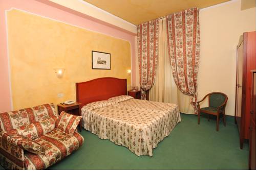 Imagen de la habitación del Hotel Minerva Palace. Foto 16