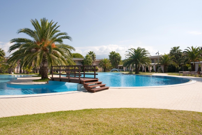 Imagen de la piscina del Hotel Minerva Resort Paestum. Foto 16