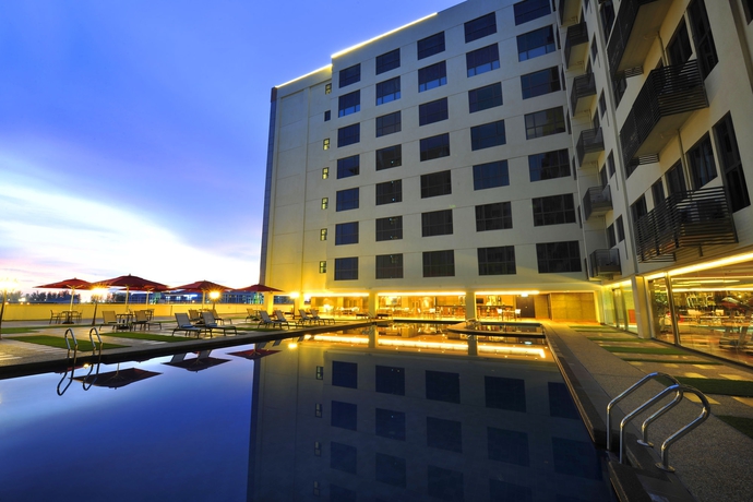 Imagen de la piscina del Hotel Ming Garden and Residences. Foto 15