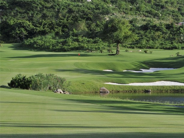 Imagen de los exteriores del Hotel Mingshen Golf and Bay Resort Sanya. Foto 12