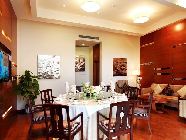 Imagen del bar/restaurante del Hotel Mingshen Golf and Bay Resort Sanya. Foto 8