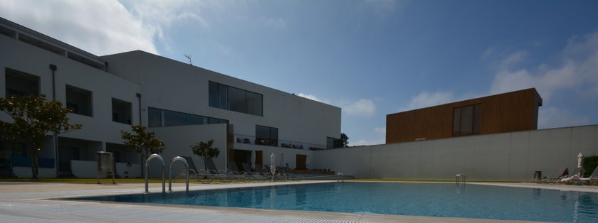 Imagen de la piscina del Hotel Minho. Foto 16
